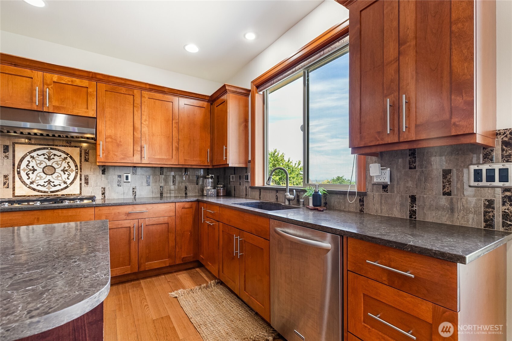 5550 Whitehorn Way Property Photo 7