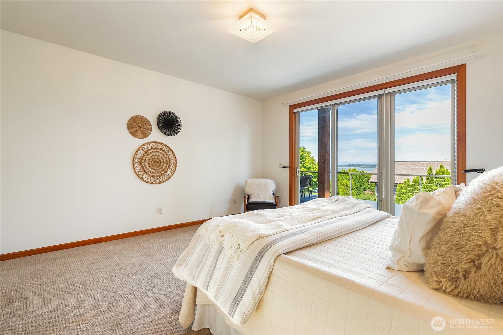 5550 Whitehorn Way Property Photo 13