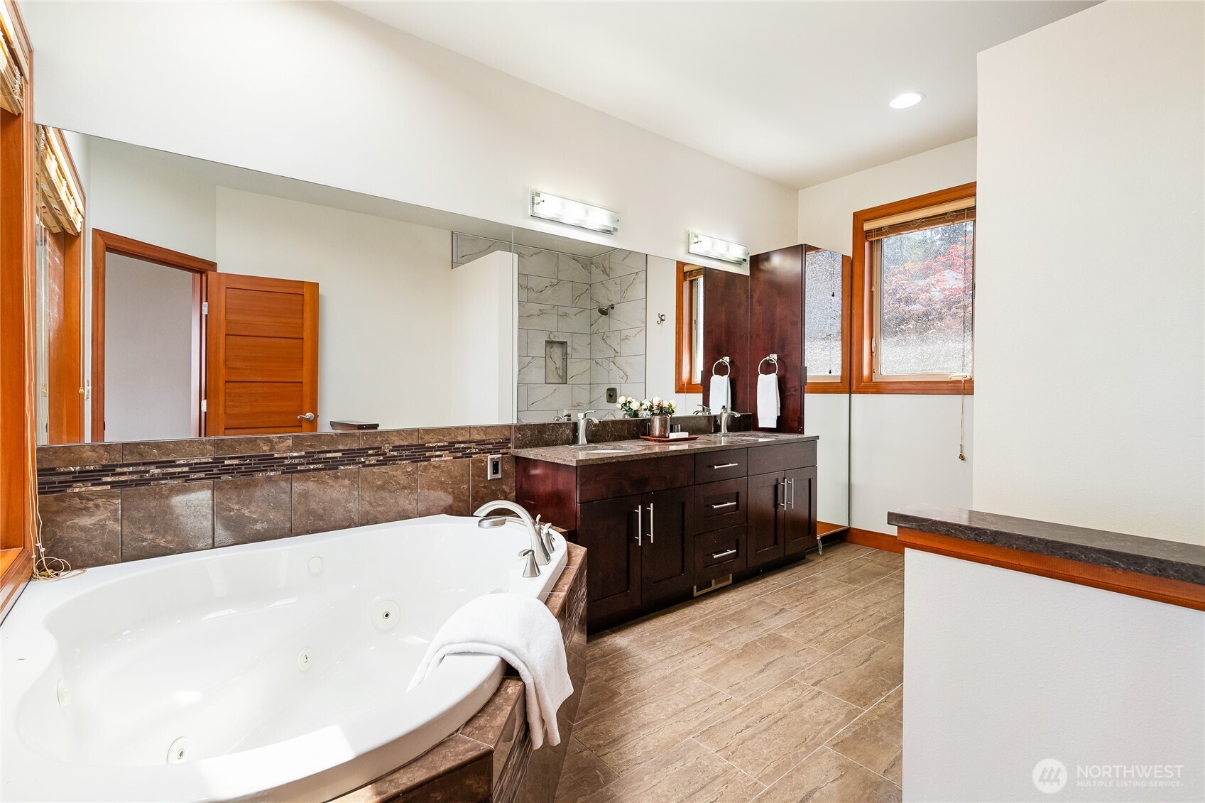 5550 Whitehorn Way Property Photo 14