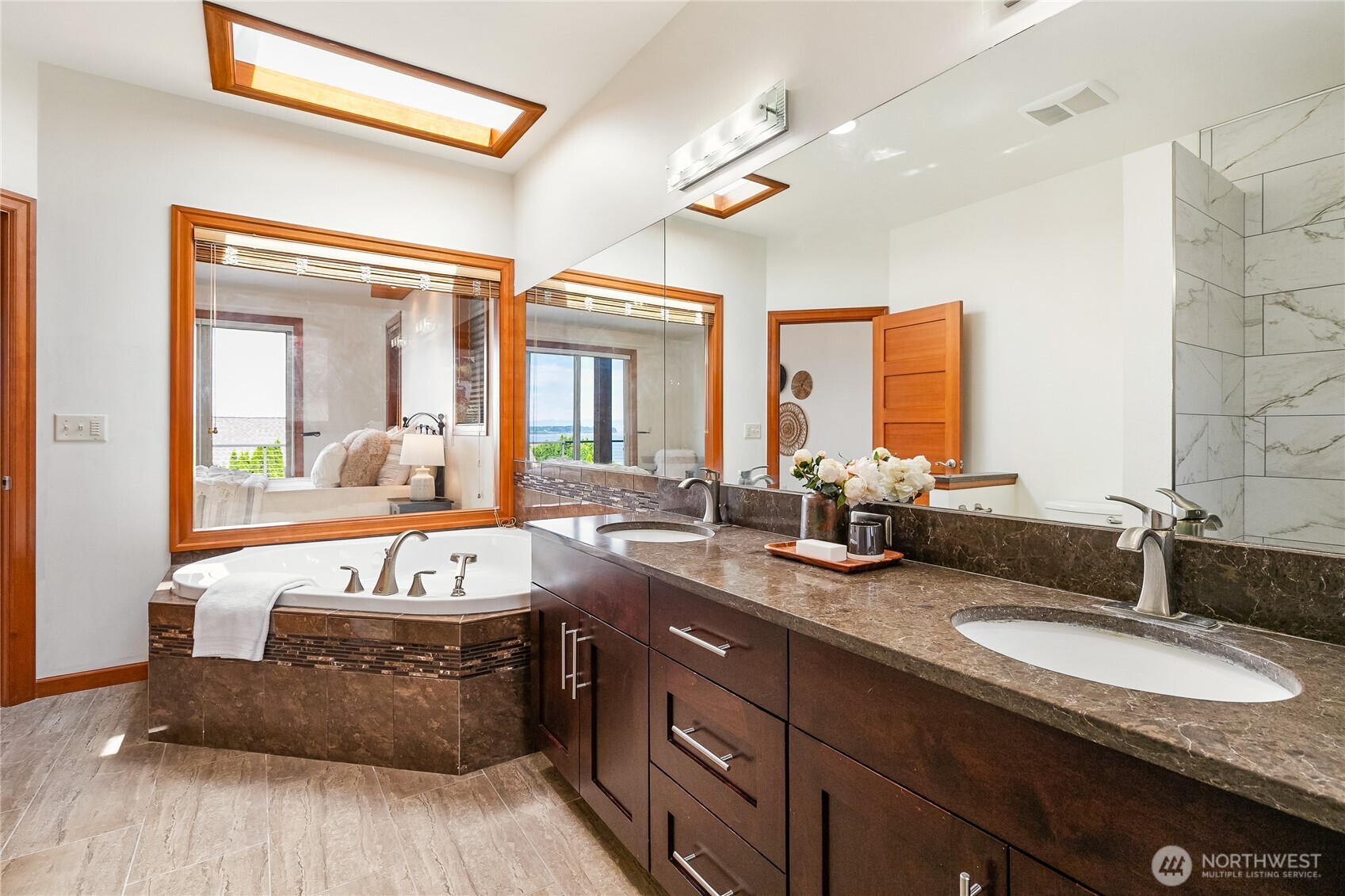 5550 Whitehorn Way Property Photo 15