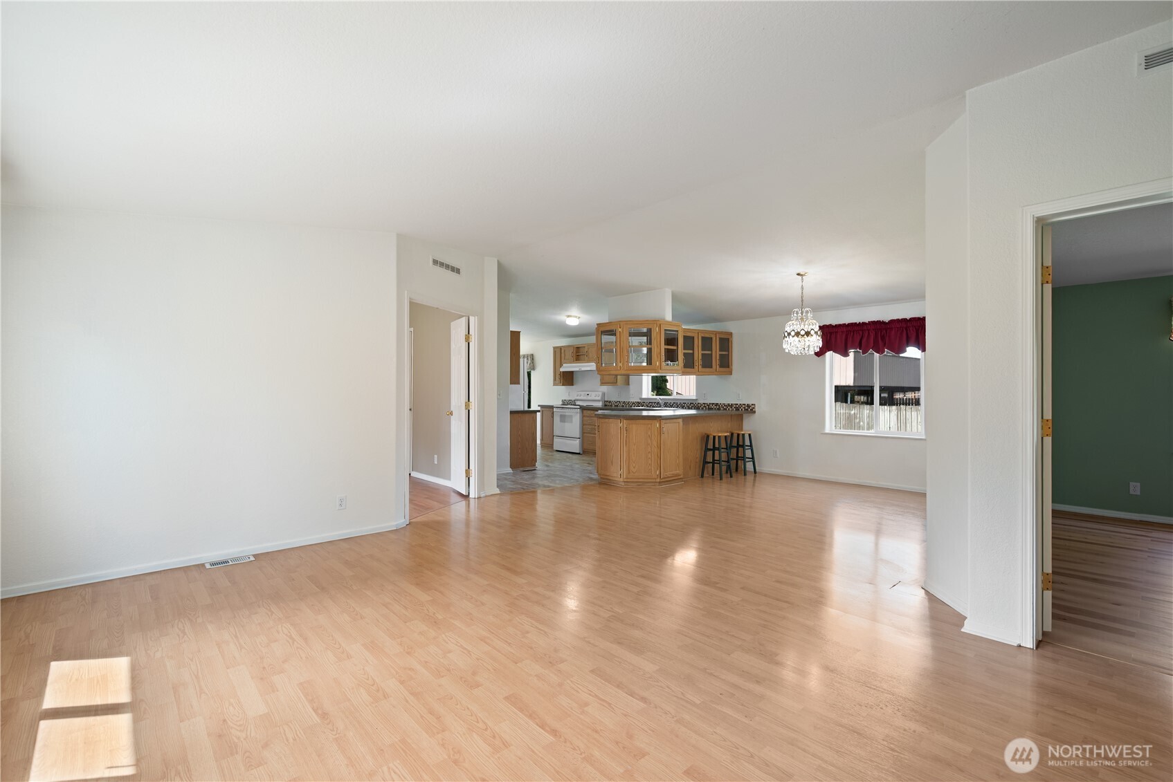 827 Ne Woodard Avenue Property Photo 5