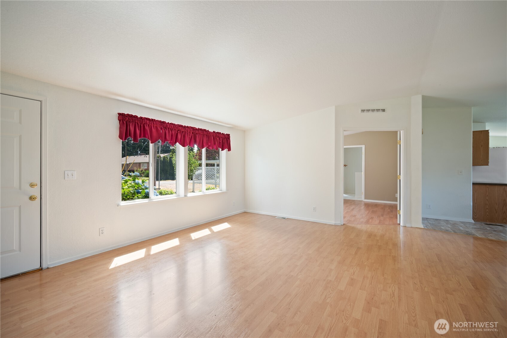 827 Ne Woodard Avenue Property Photo 16