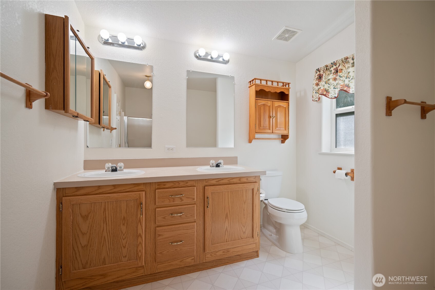 827 Ne Woodard Avenue Property Photo 19