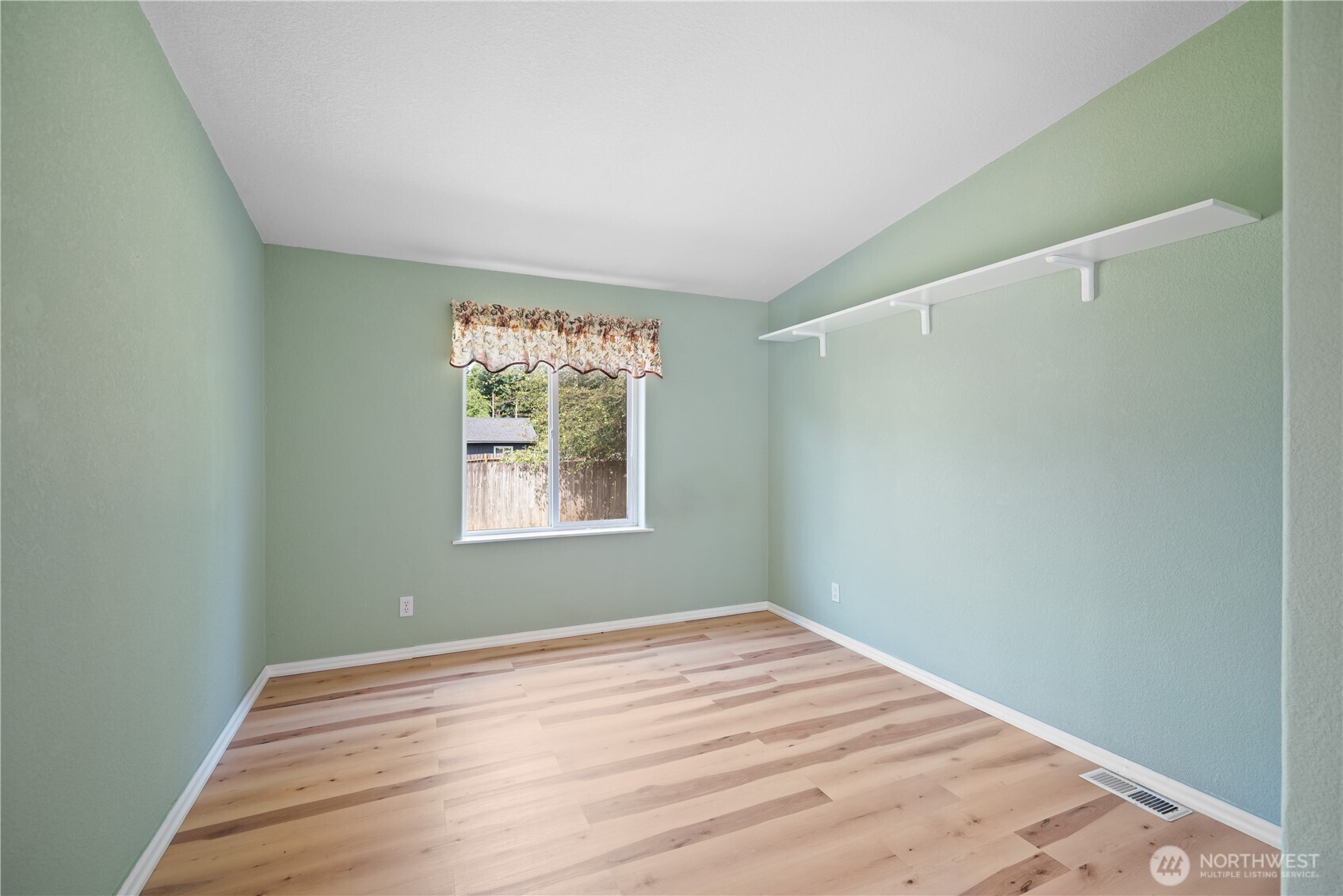 827 Ne Woodard Avenue Property Photo 23
