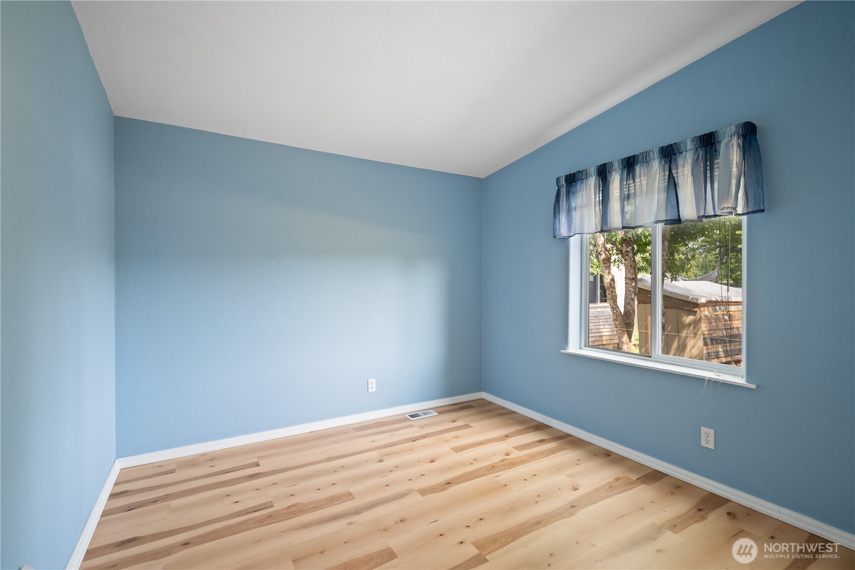 827 Ne Woodard Avenue Property Photo 25