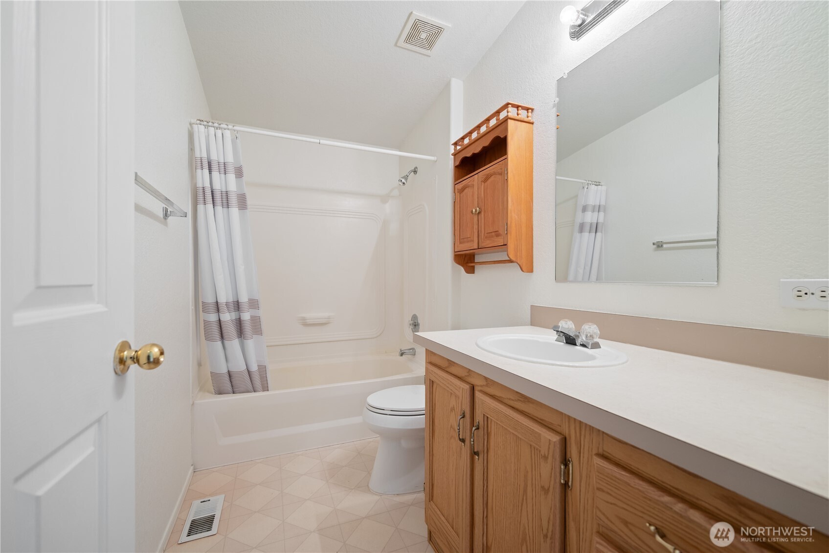 827 Ne Woodard Avenue Property Photo 28
