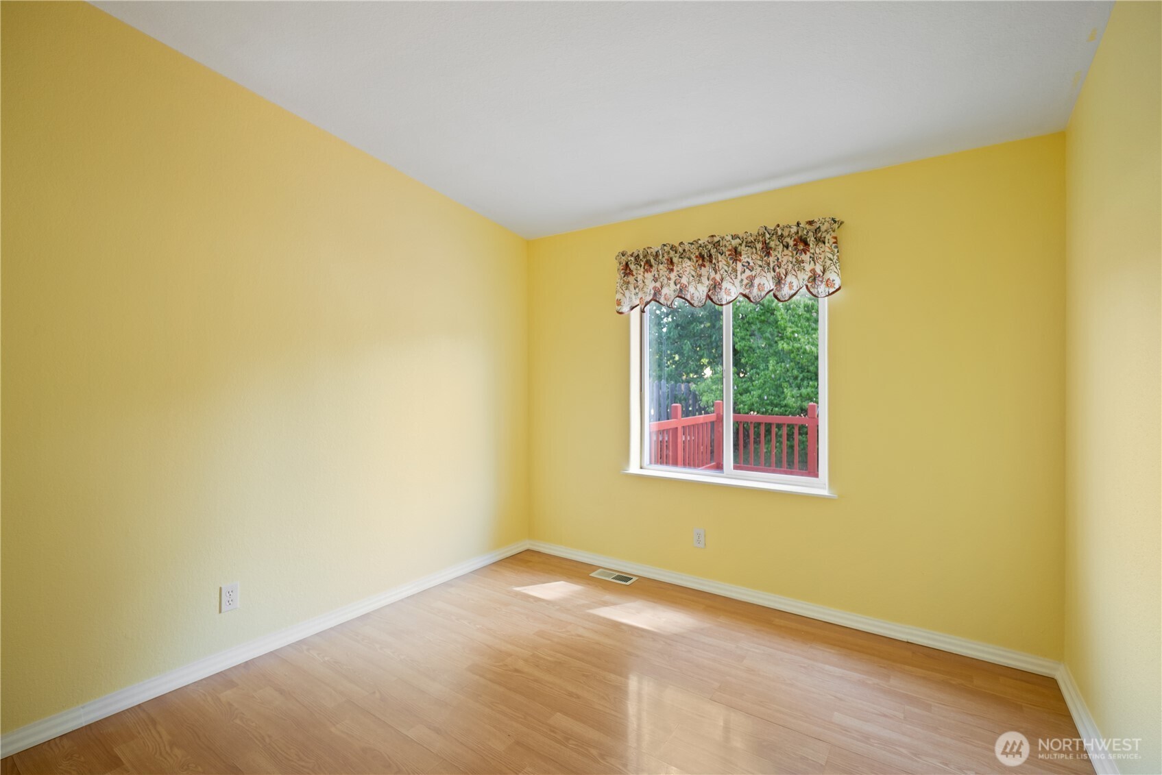 827 Ne Woodard Avenue Property Photo 30