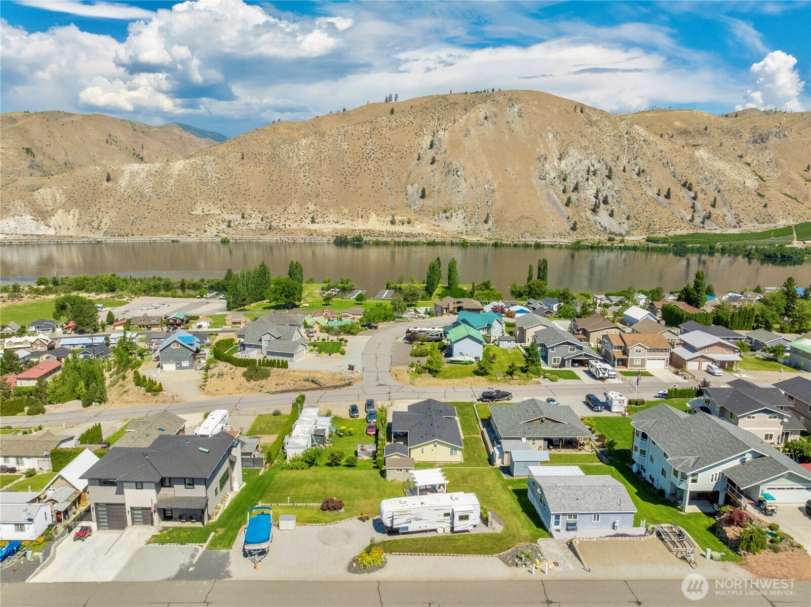 501 W Entiat Dr Property Photo 3