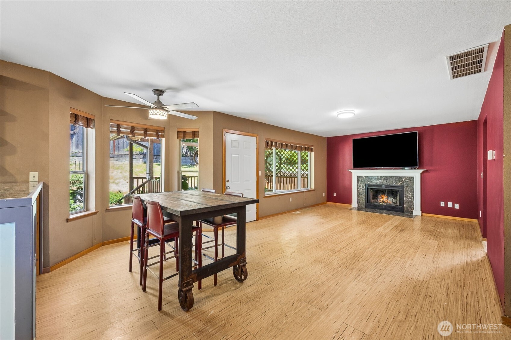 35012 13th Place Property Photo 5