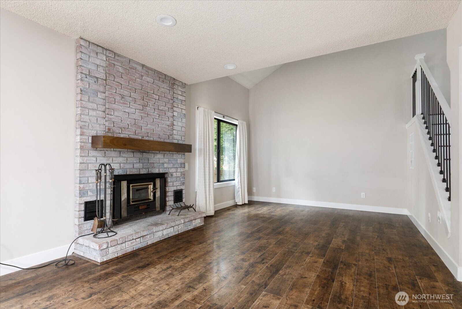 210 Nw Calista Ct. Property Photo 4