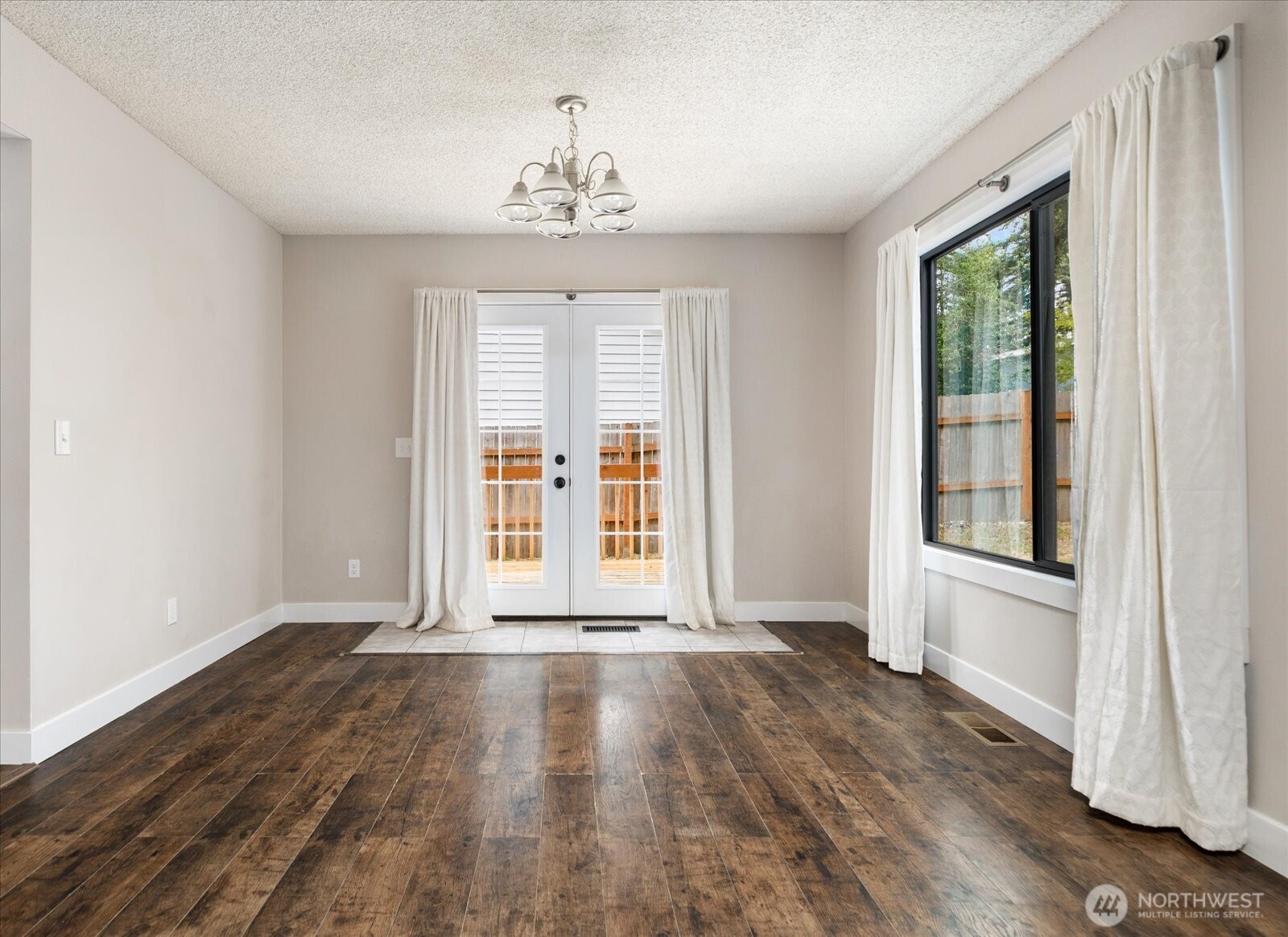210 Nw Calista Ct. Property Photo 9