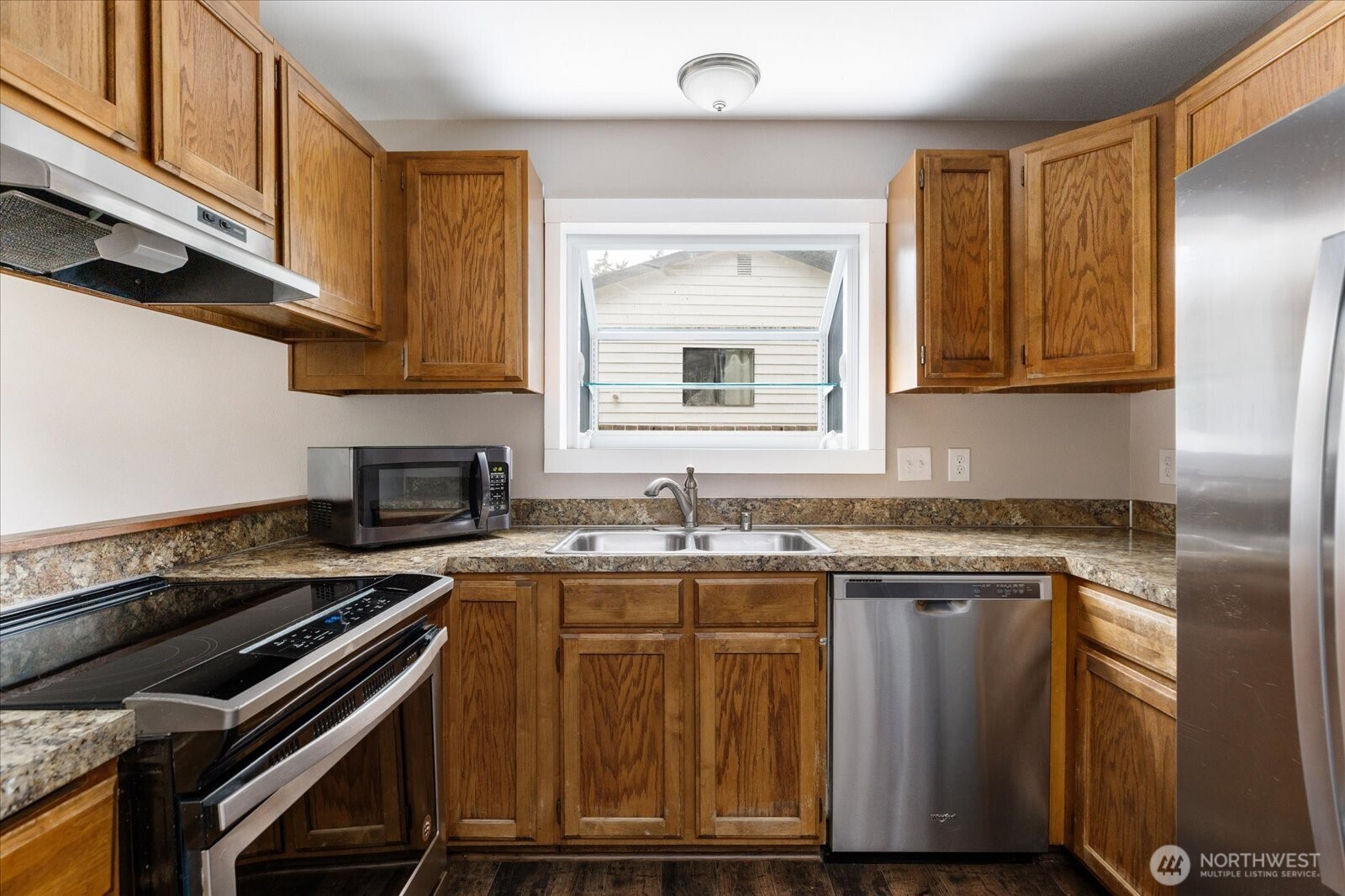 210 Nw Calista Ct. Property Photo 13