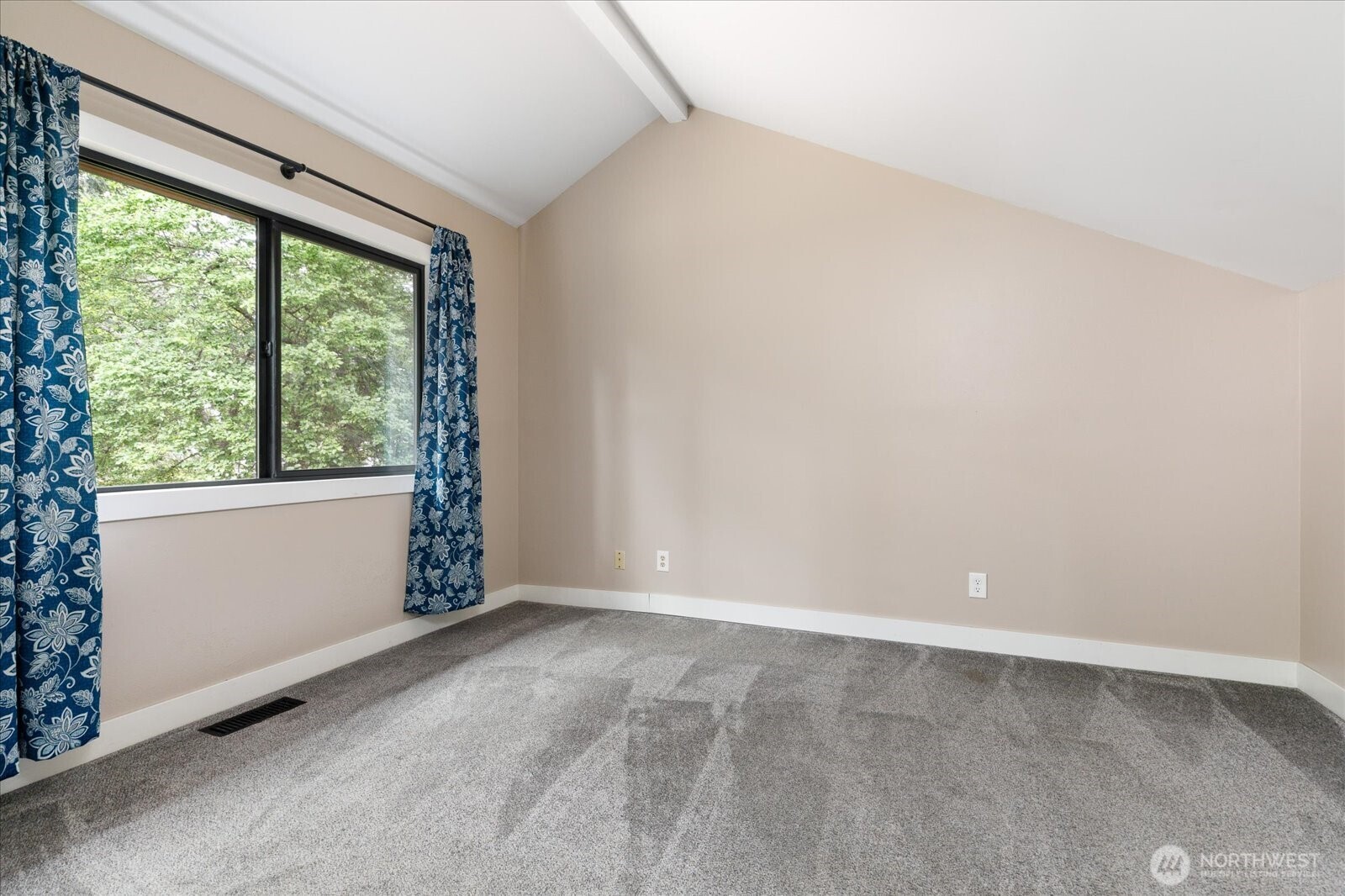 210 Nw Calista Ct. Property Photo 17