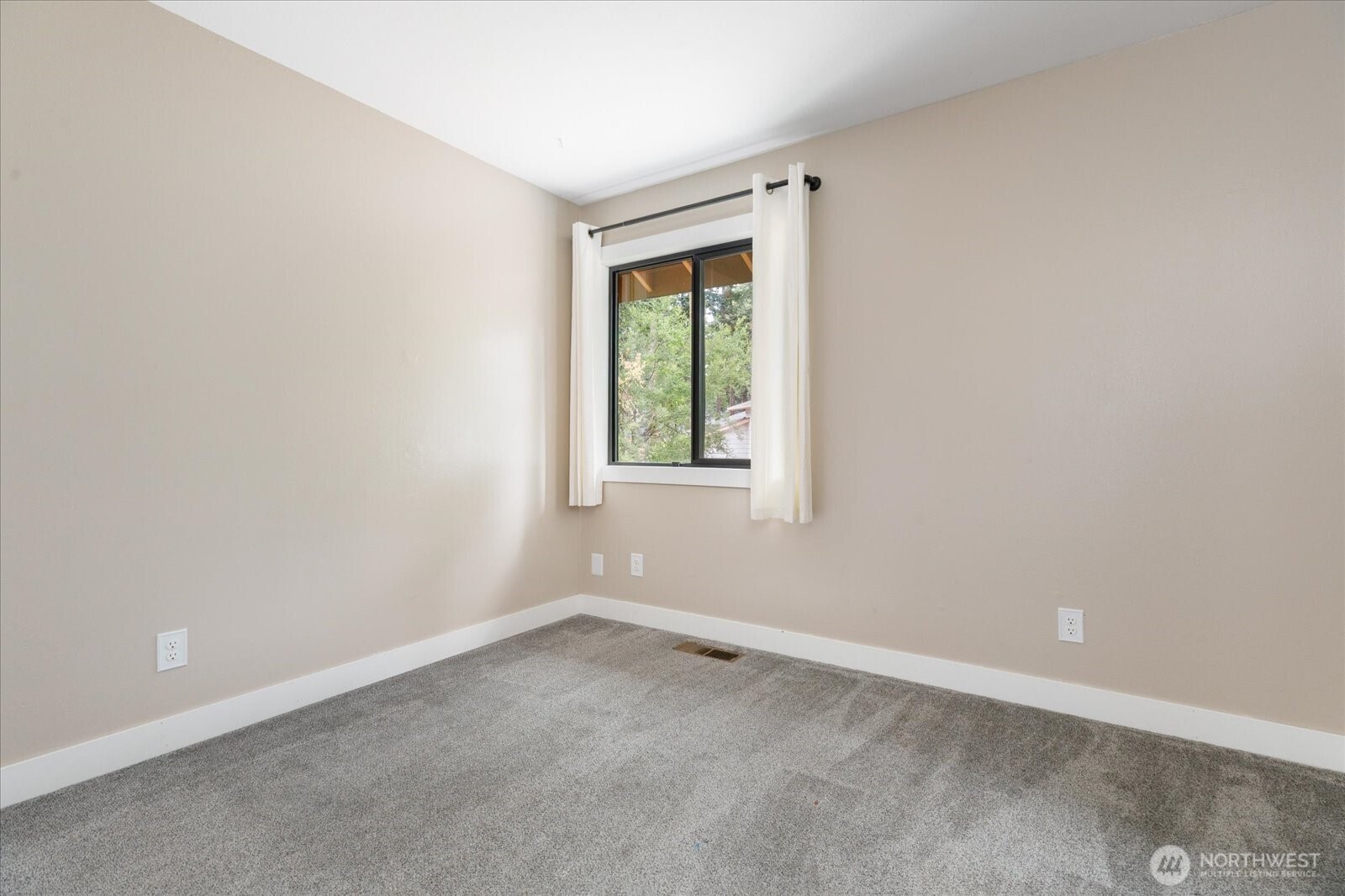 210 Nw Calista Ct. Property Photo 25