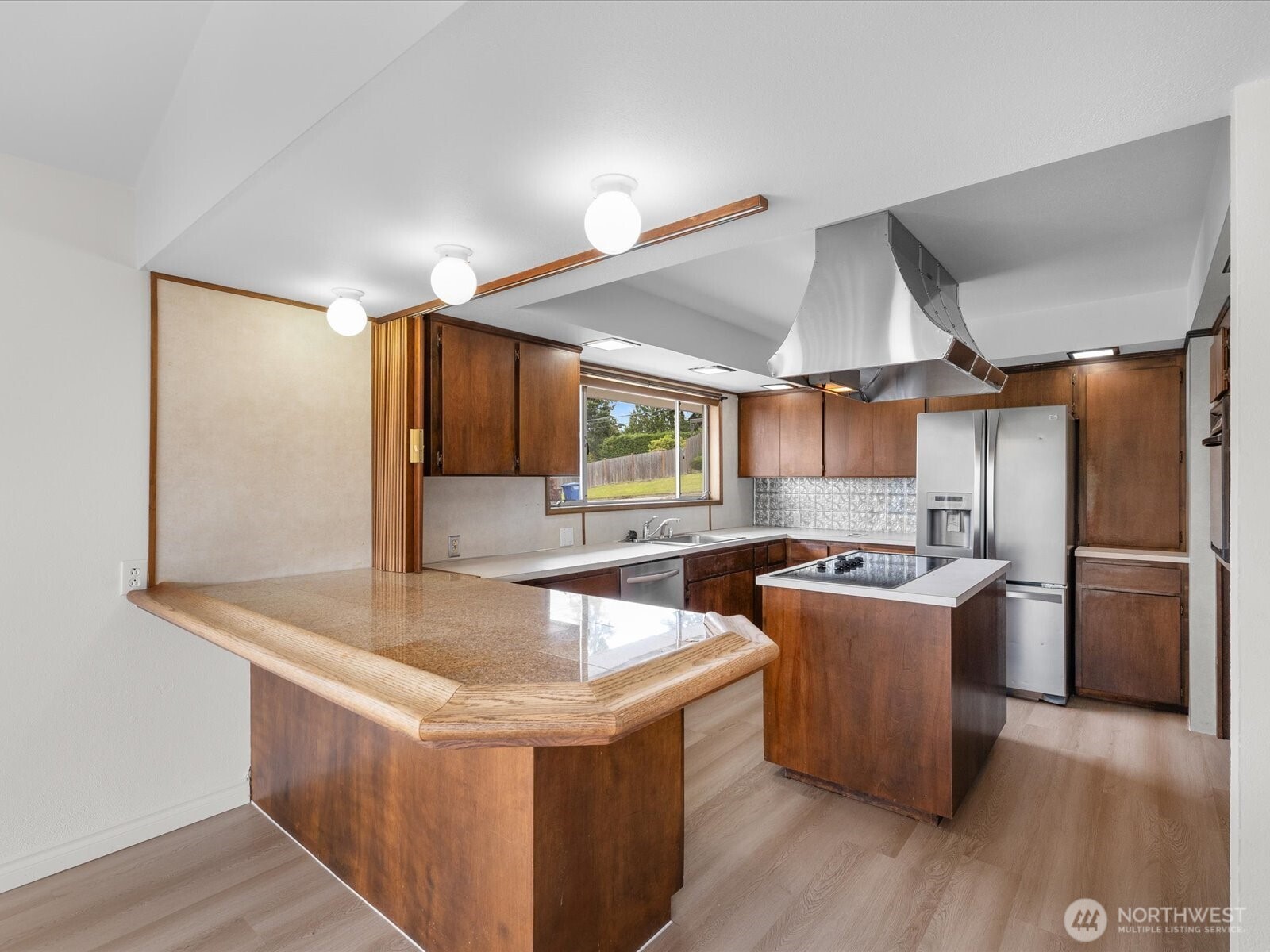 3303 Wave Drive Property Photo 8