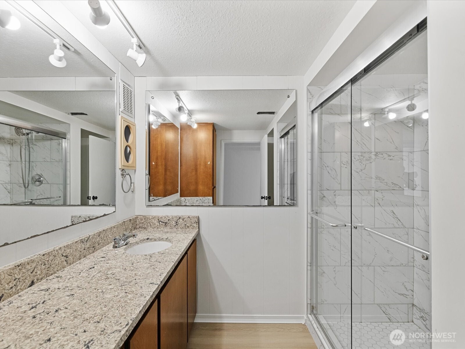 3303 Wave Drive Property Photo 25