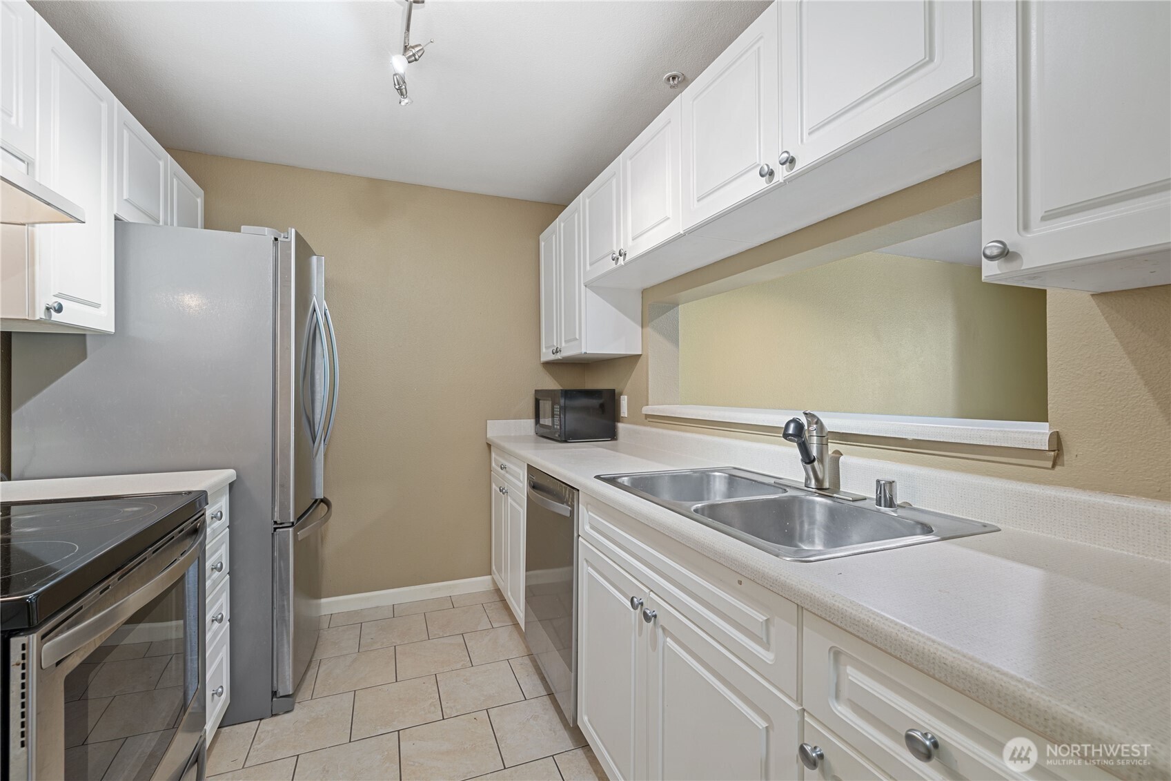23301 Cedar Way U102 Property Photo 6