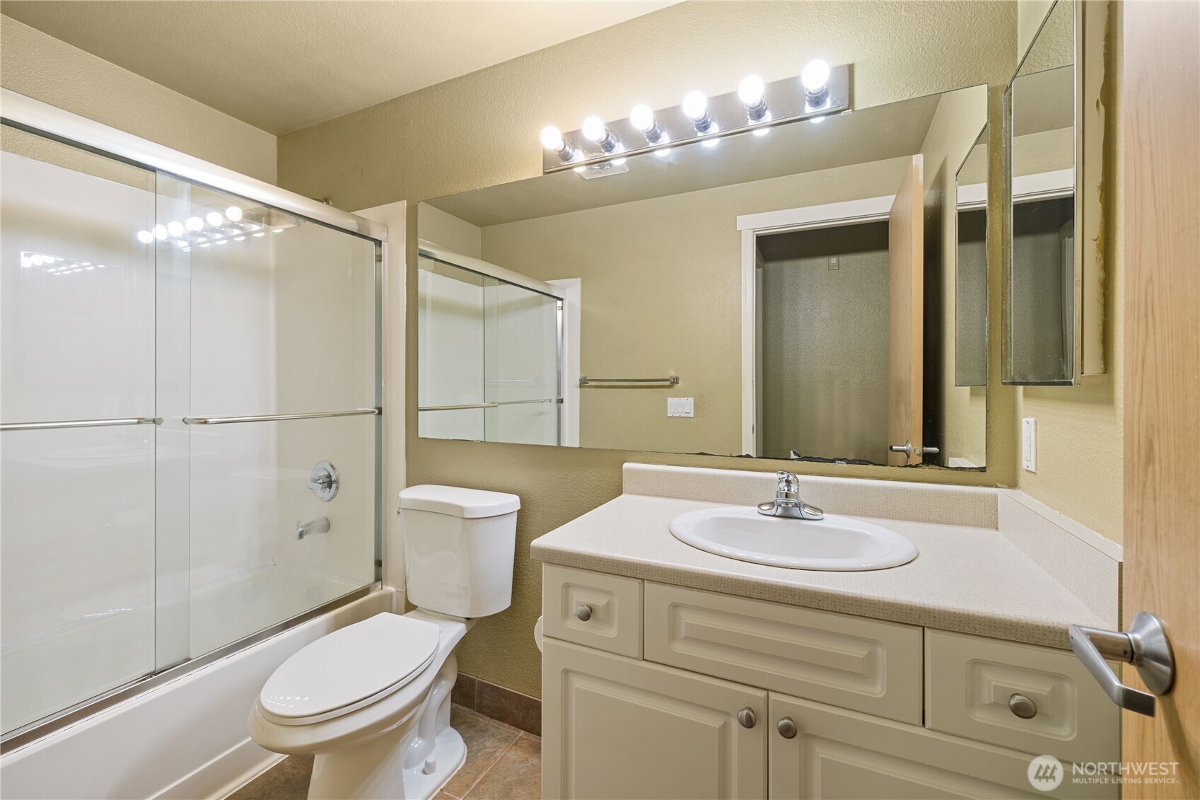 23301 Cedar Way U102 Property Photo 16