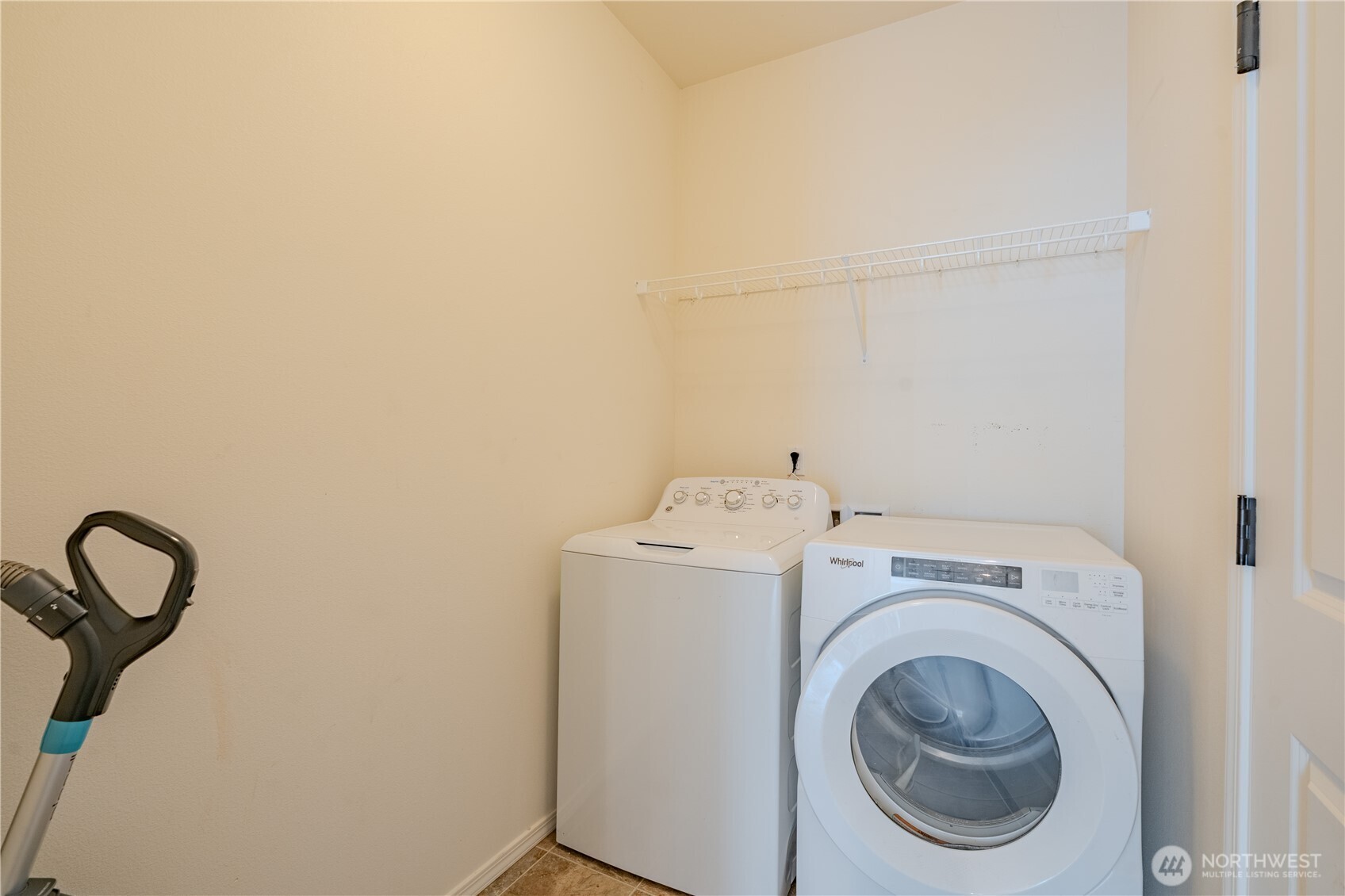 413 Stone Park Property Photo 13
