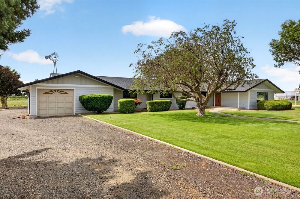 17211 Road 11 Property Photo 2