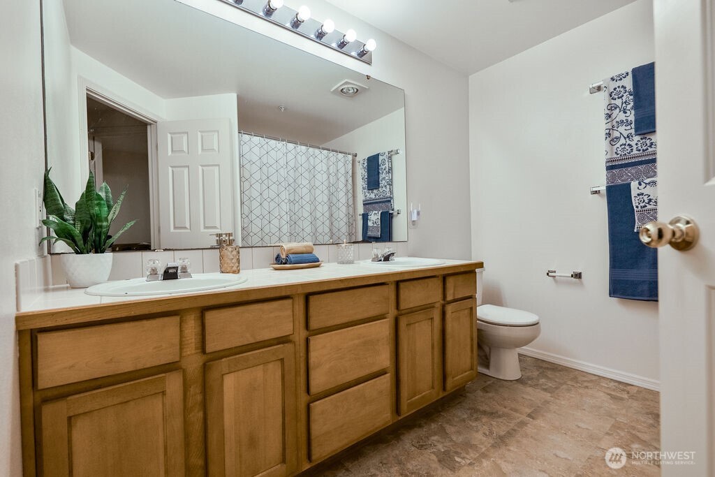 18505 Se Newport Way F131 Property Photo 17