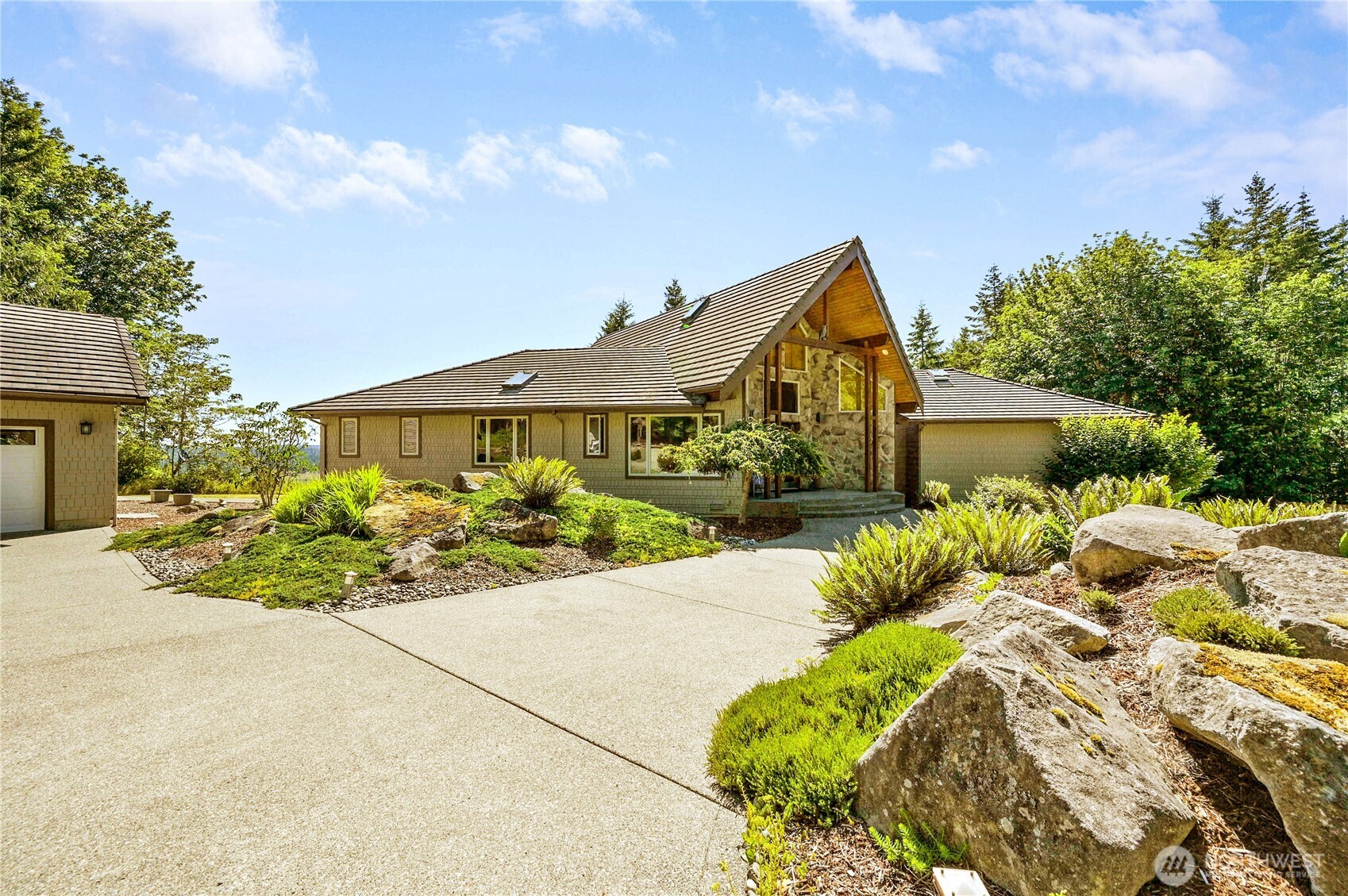 474 Blue Mountain Road Property Photo 2