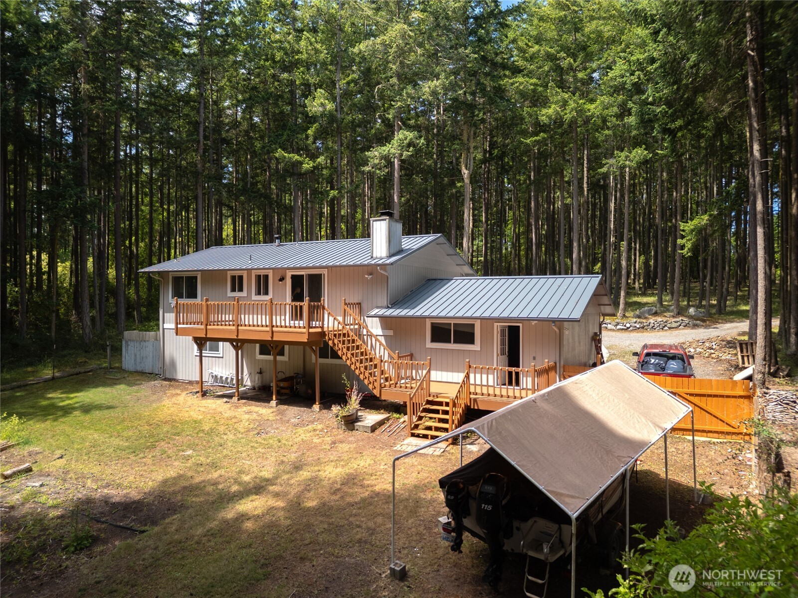 1074 N Estate Lane Property Photo 4