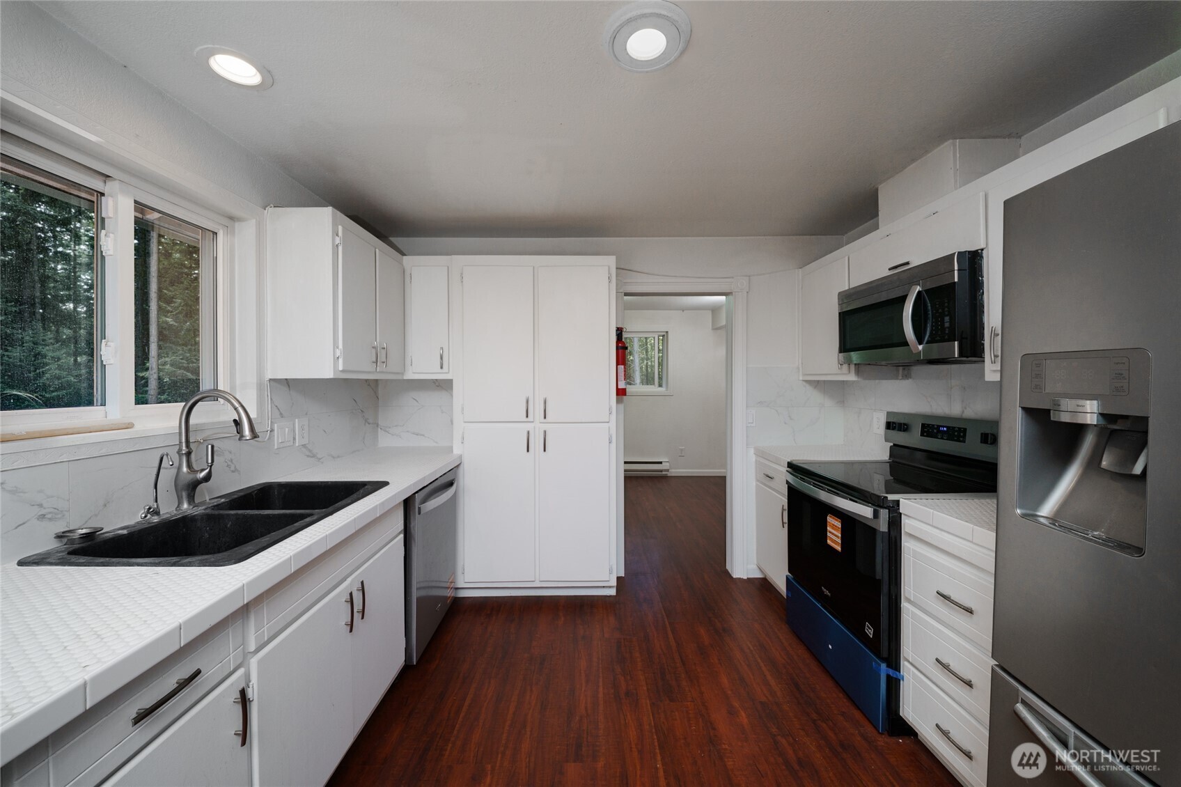 1074 N Estate Lane Property Photo 12