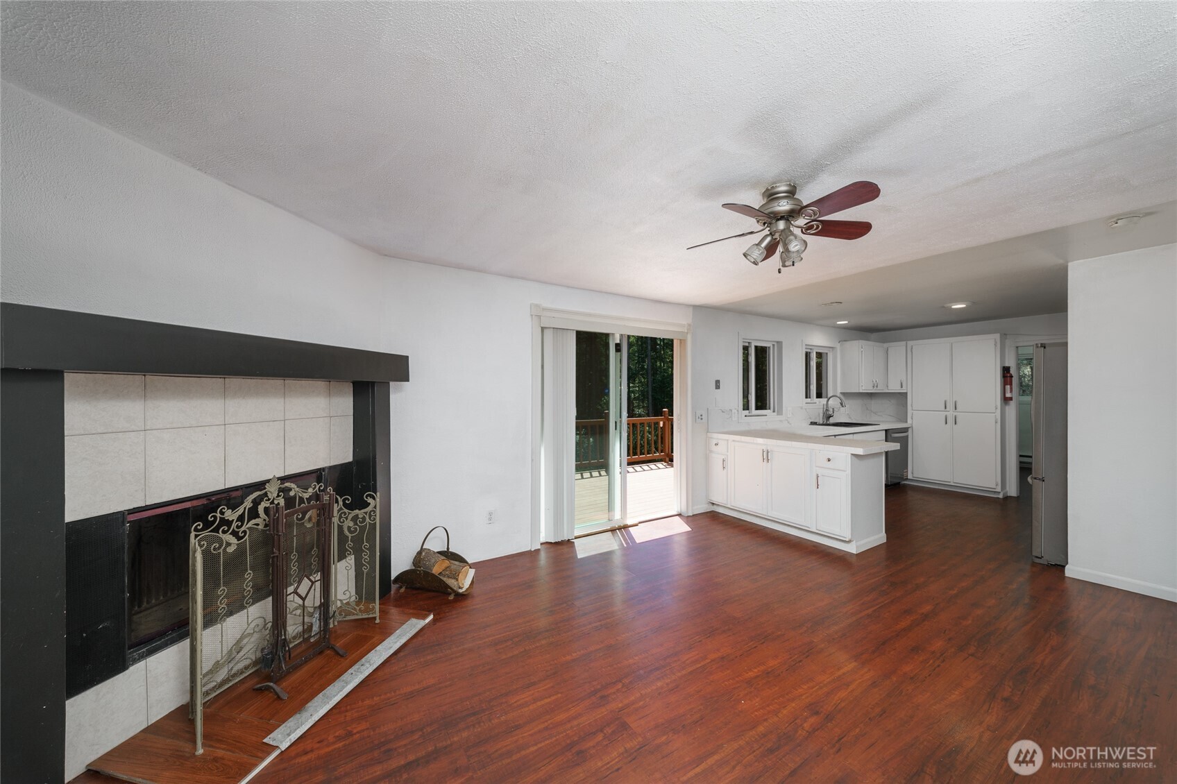 1074 N Estate Lane Property Photo 14