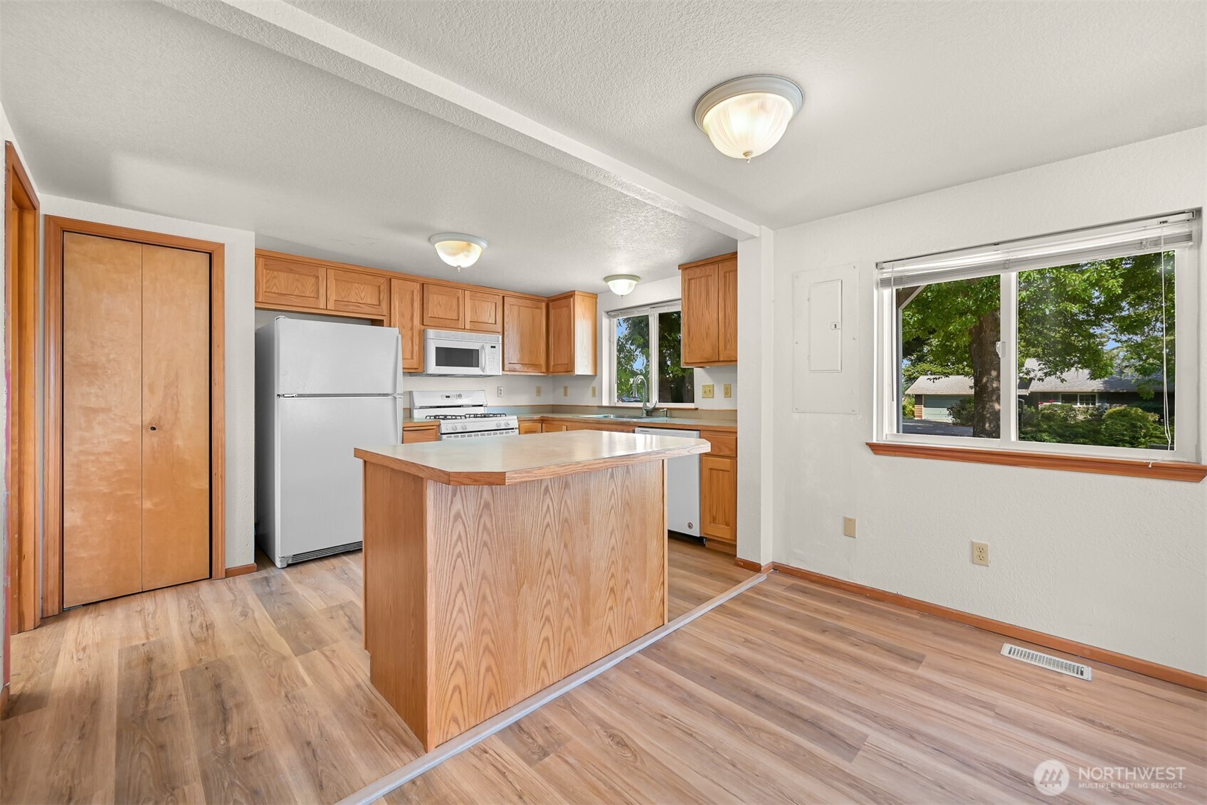 8141 Comox Road Property Photo 10