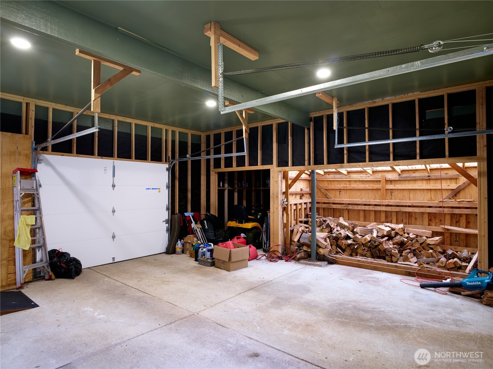 112 Powell Lane Property Photo 27