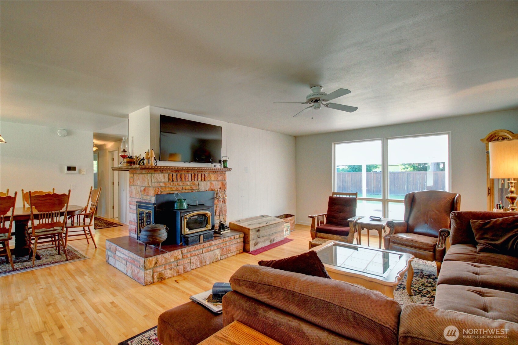 21264 Plaza Drive Property Photo 8