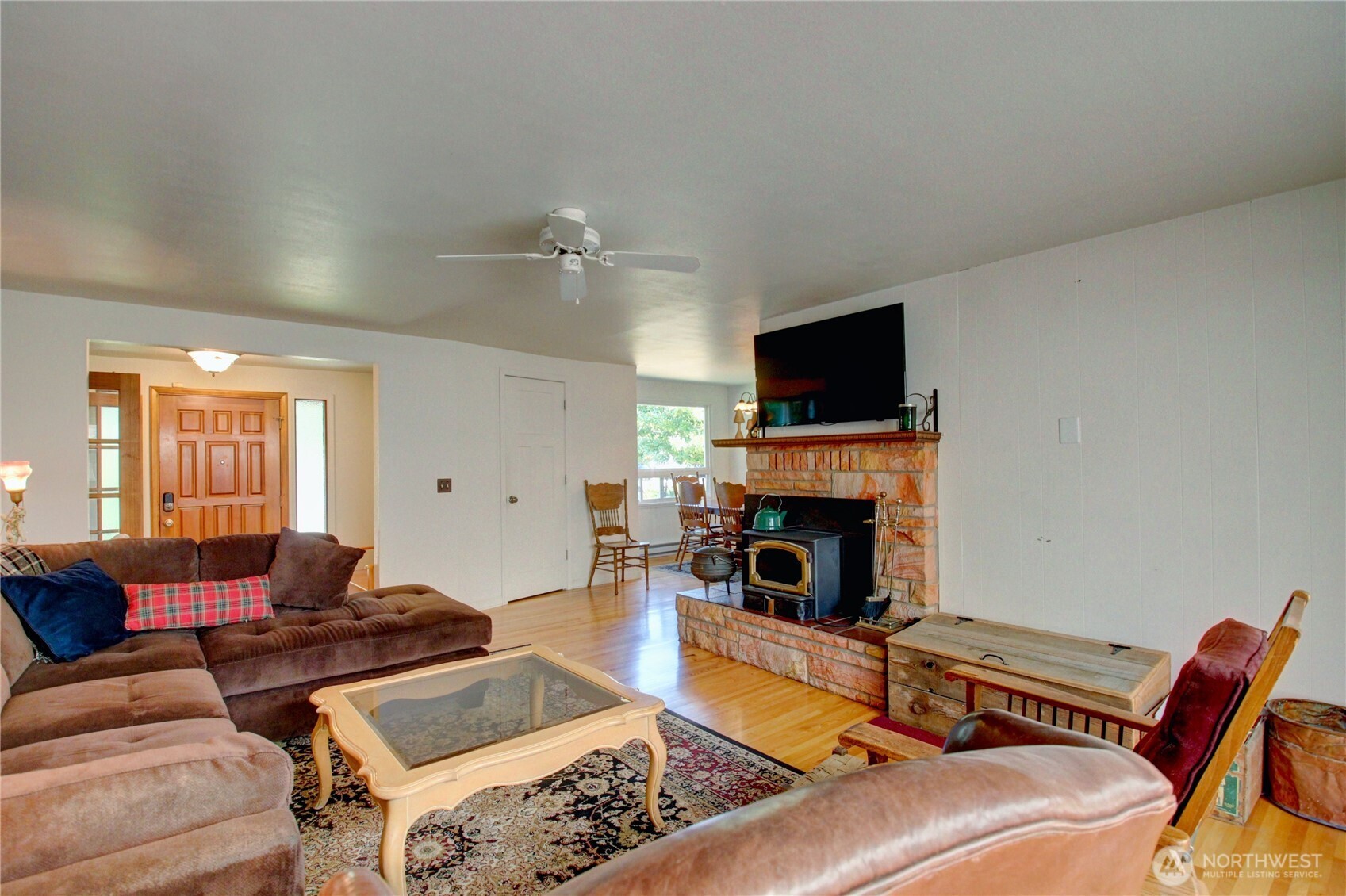 21264 Plaza Drive Property Photo 9