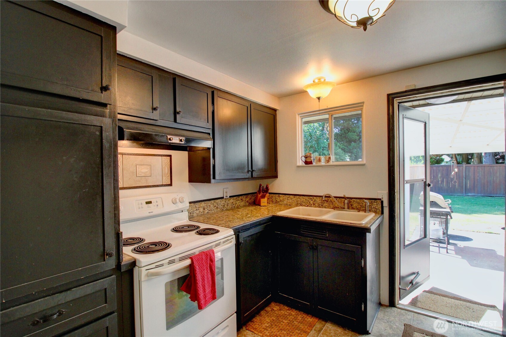 21264 Plaza Drive Property Photo 11