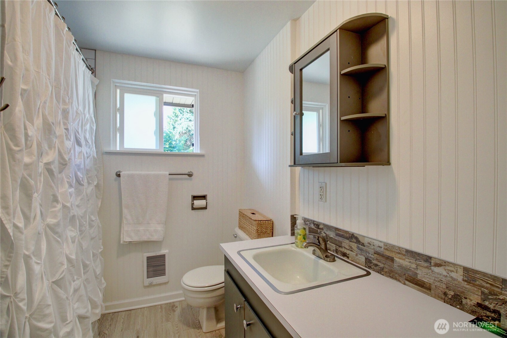 21264 Plaza Drive Property Photo 16