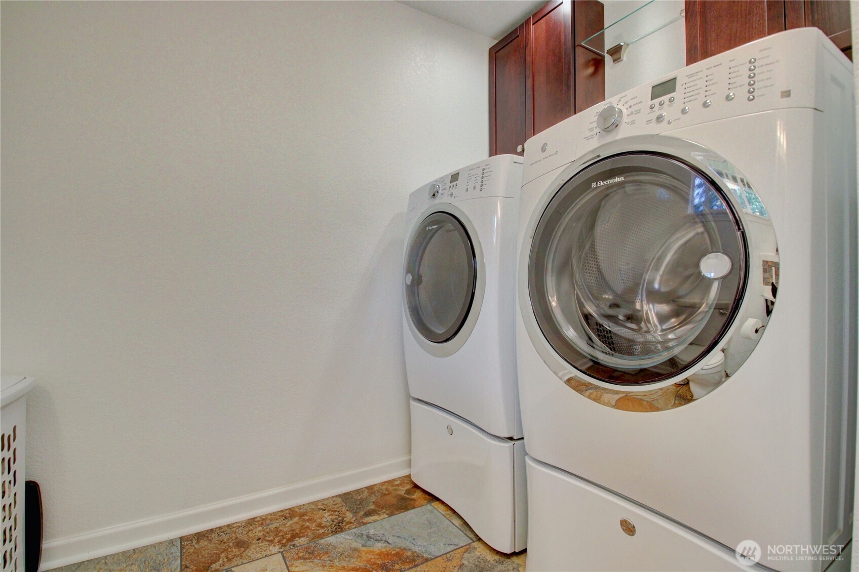 21264 Plaza Drive Property Photo 25