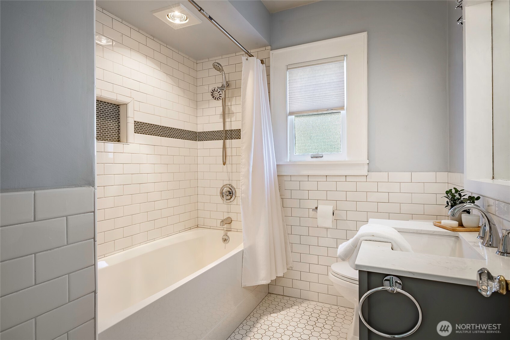 2817 Broadway Property Photo 15