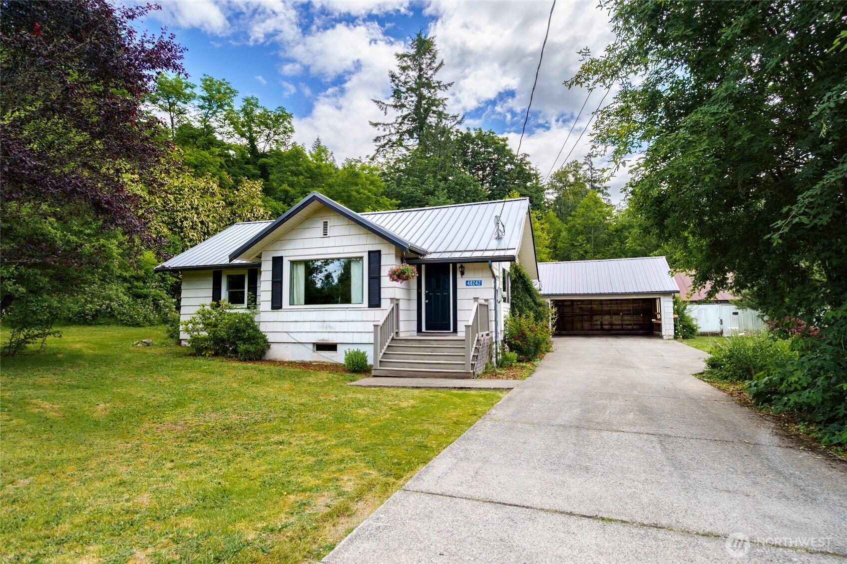 48242 Moen Road Property Photo 1