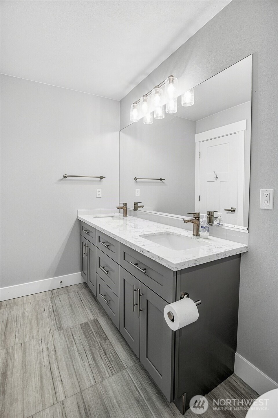 1054 Cedar Crest Court Property Photo 25