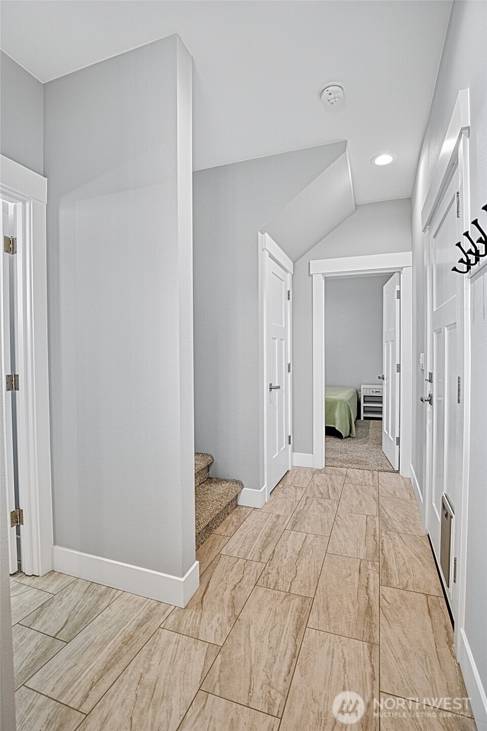 1054 Cedar Crest Court Property Photo 29
