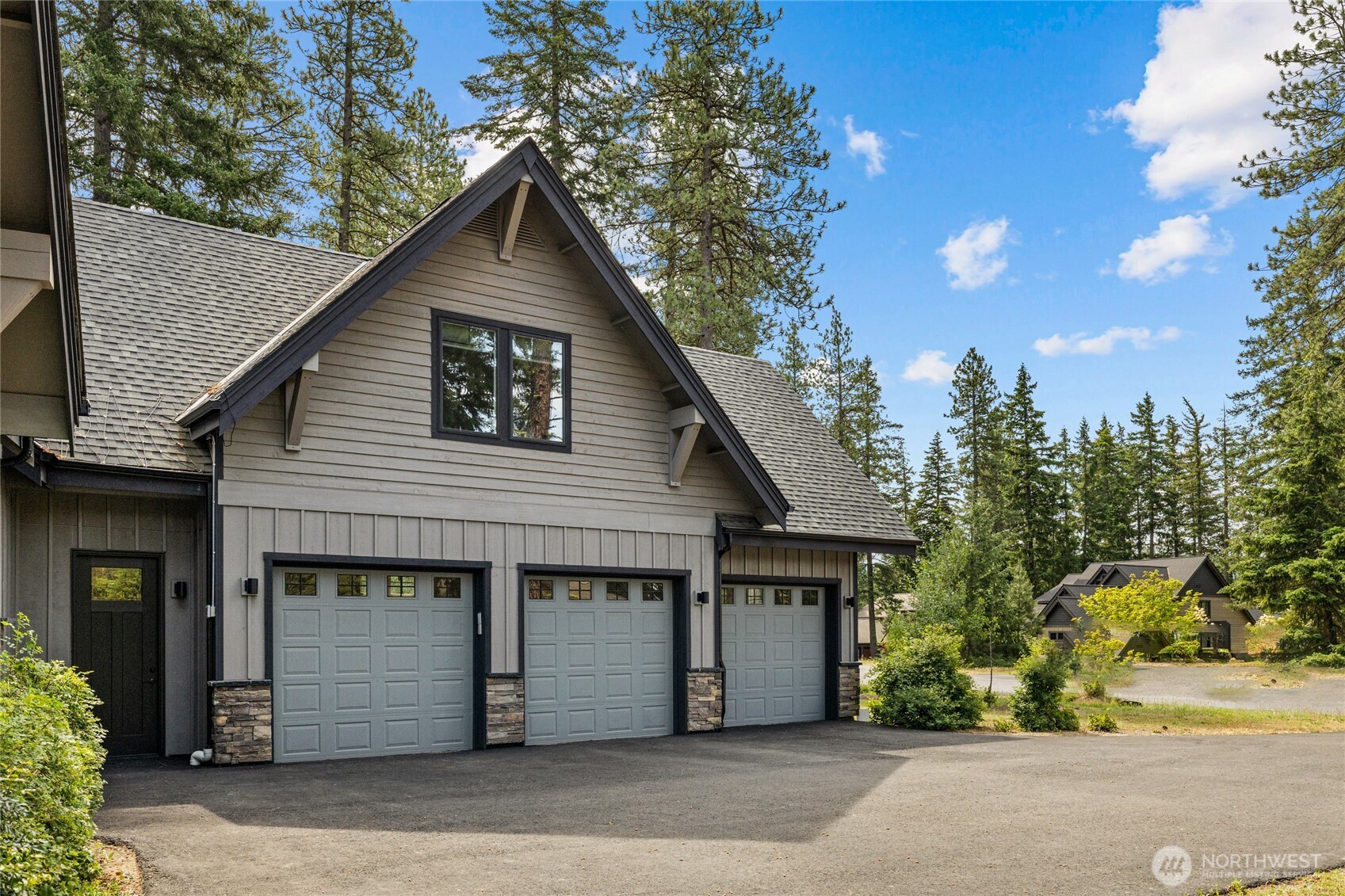 2280 Coal Mine Way Property Photo 4