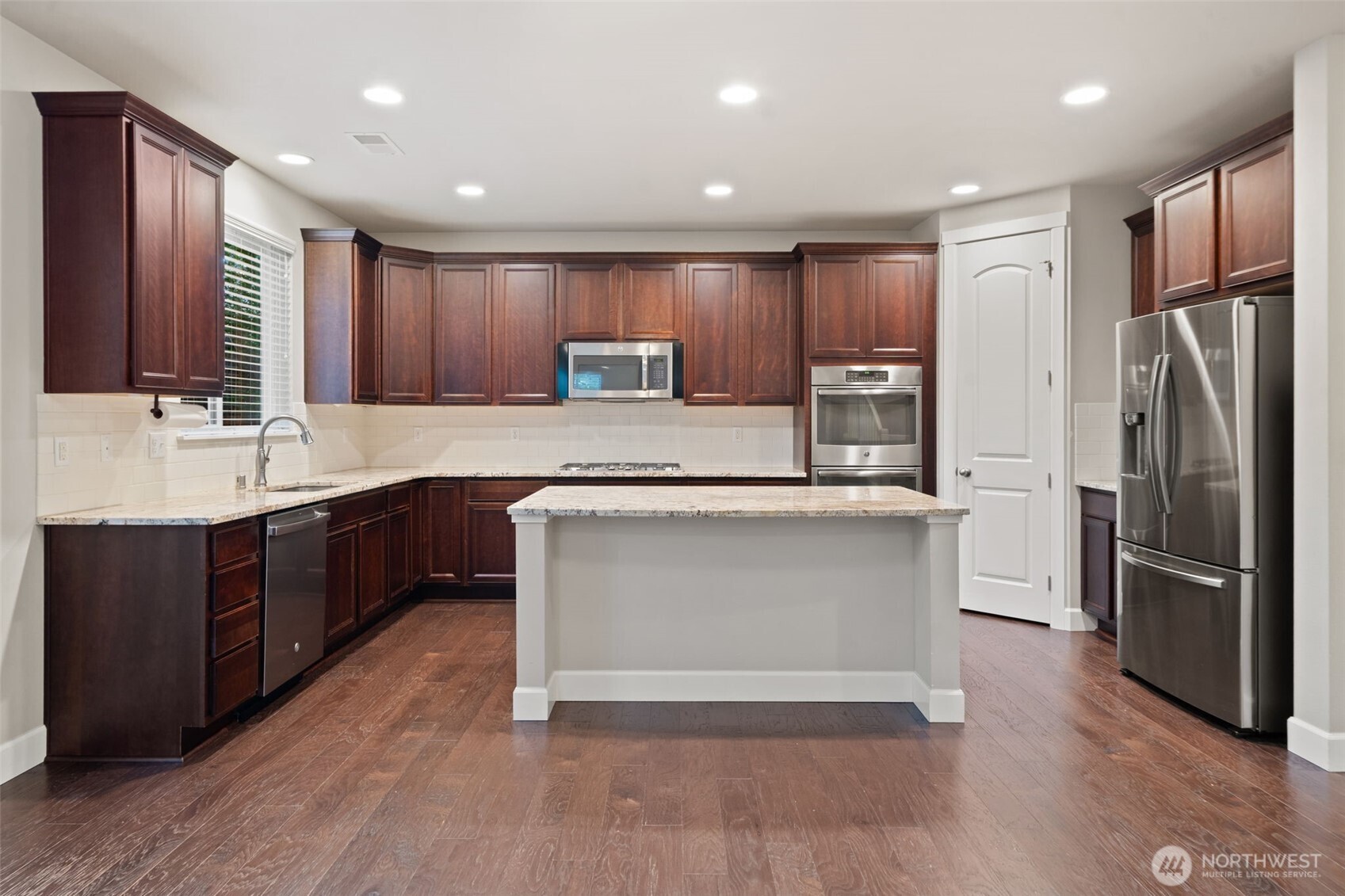 11320 Taylor Place Property Photo 17