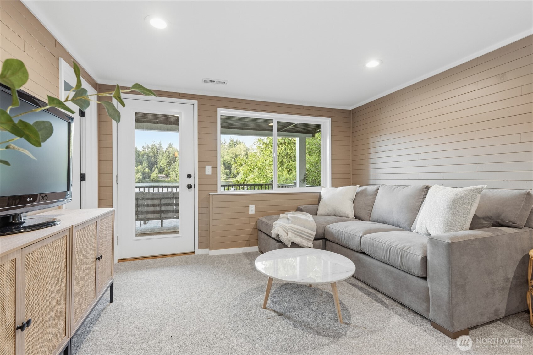 6911 Olive Avenue Property Photo 17