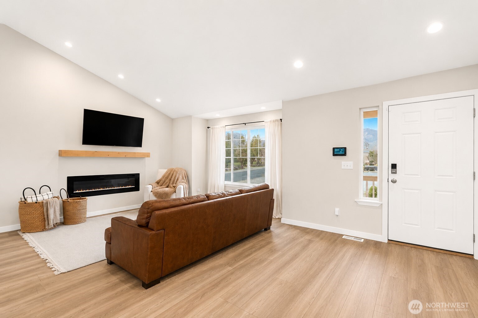 576 Saddle Rock Loop Property Photo 4