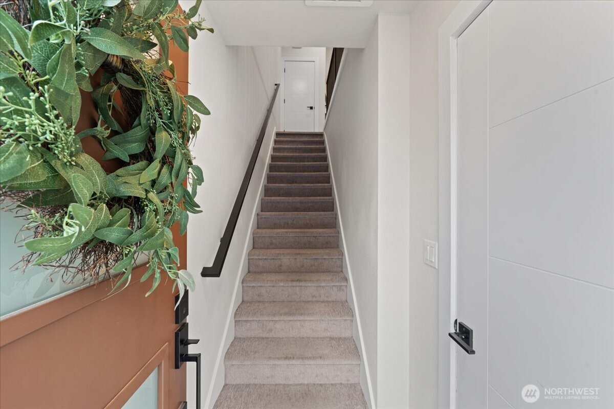 17335 90th Drive B Property Photo 3
