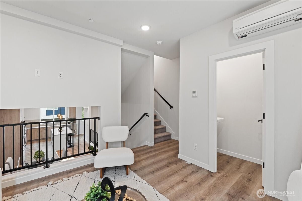 17335 90th Drive B Property Photo 15
