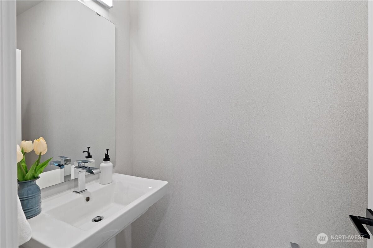 17335 90th Drive B Property Photo 16