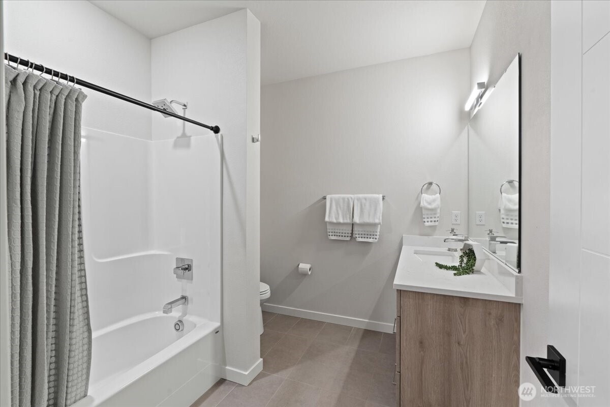 17335 90th Drive B Property Photo 33