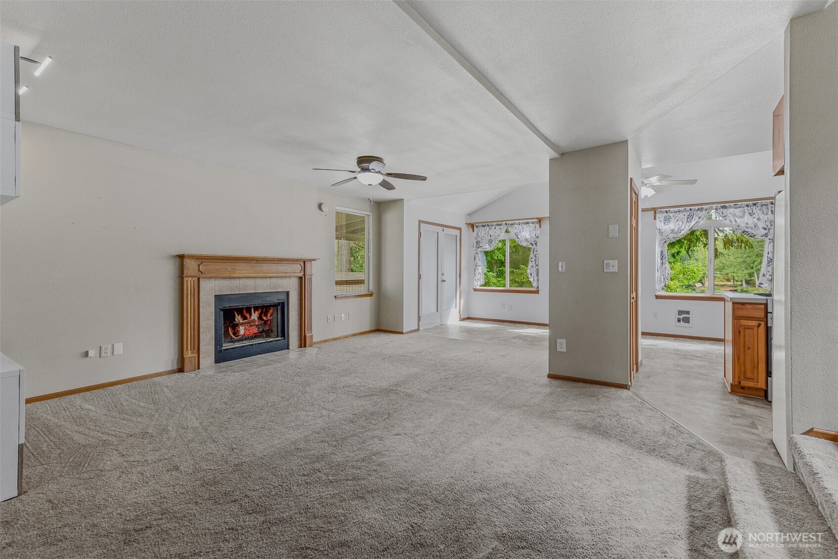 390 E Lakeshore Drive Property Photo 4