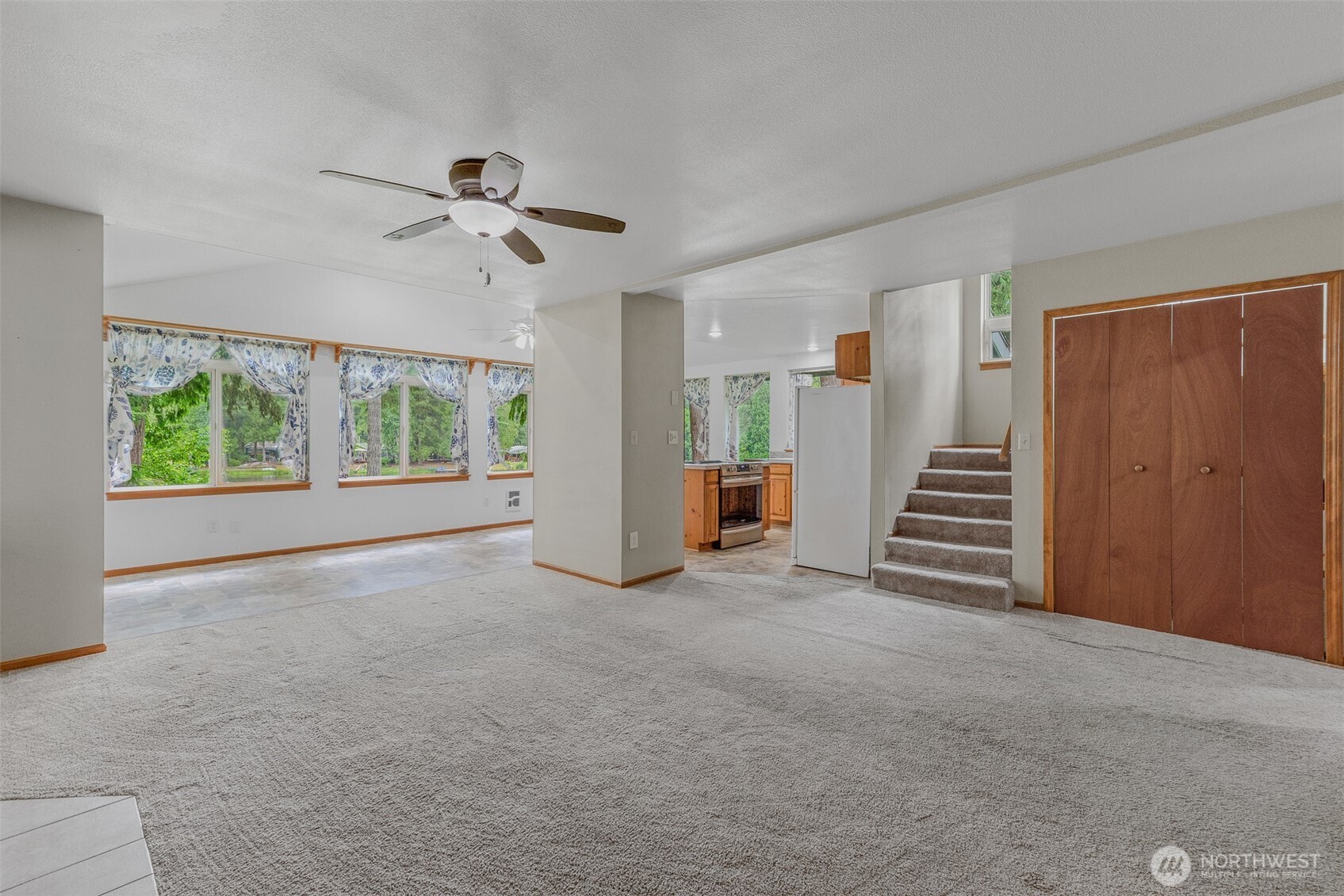 390 E Lakeshore Drive Property Photo 5